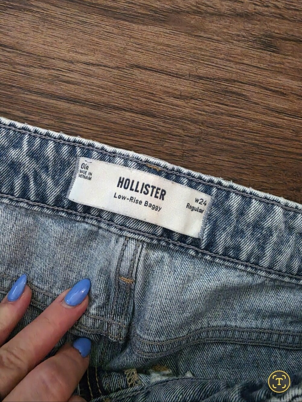 Hollister Low Rise Baggy Jeans - Picture 2 of 3